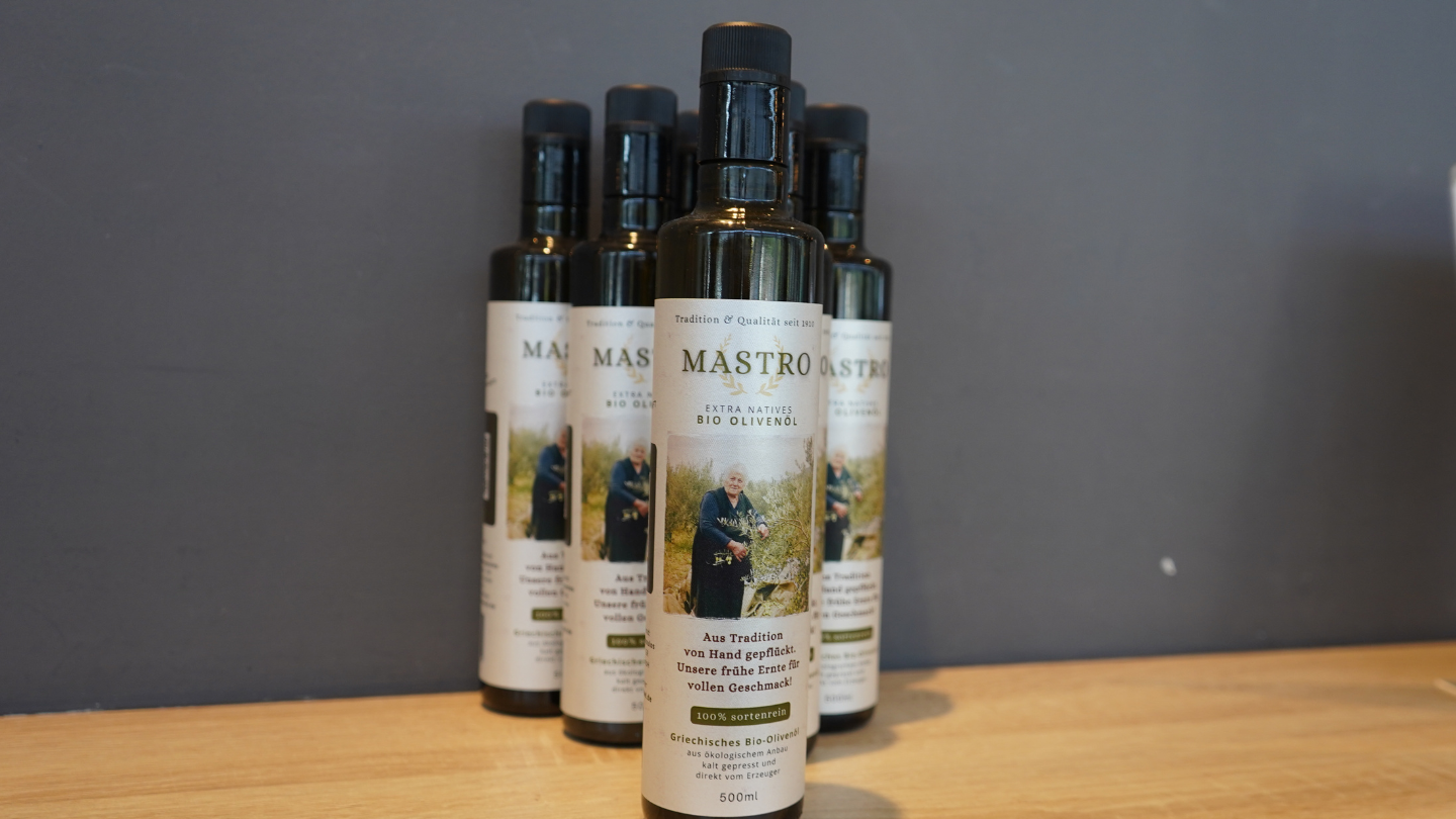 Griechische Olivenhaine bei Sonnenuntergang